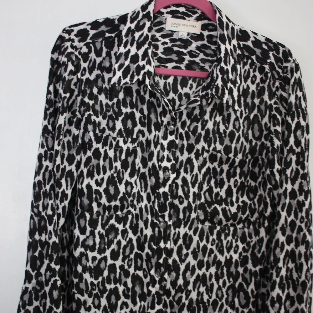 Jones New York Leopard Print Blouse Size L